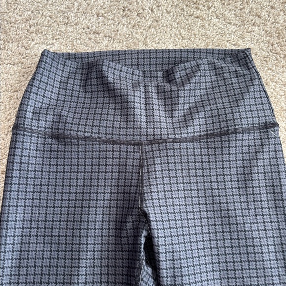 Gilly Hicks Women’s Gray Plaid Active Leggings Size Medium - Picture 2 of 6